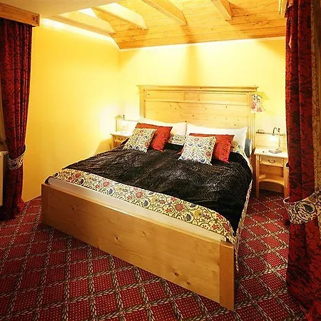 Pod Jasany فندق